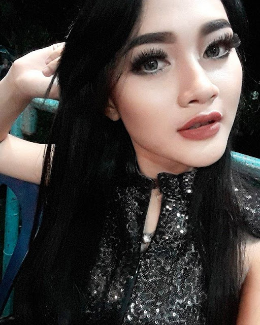 Penampilan penyanyi Arlida Putri